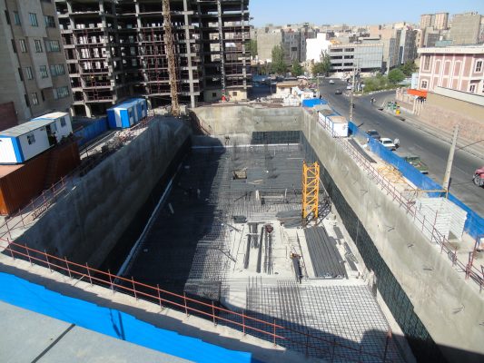 عملیات پایدارسازی گود مجتمع مسکونی نوزده طبقه باران