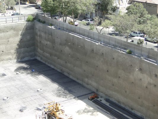 طرح و اجرای سیستم پایدارسازی گود مجتمع تجاری عتیق تبریز